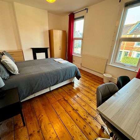 Delightful Room By Gloucester Road Bristol Eksteriør billede